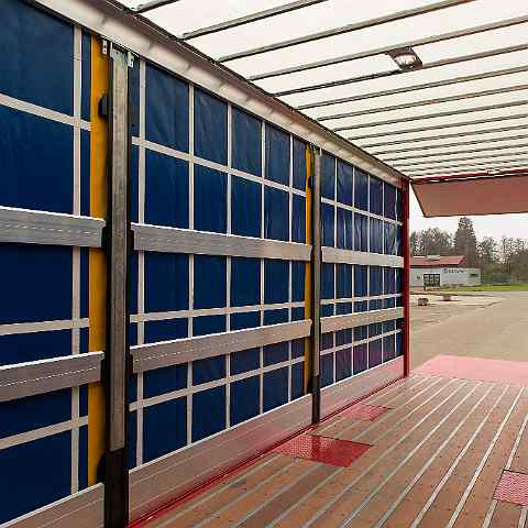 014-opligger-met-laadlift-reydams-wagenbouw